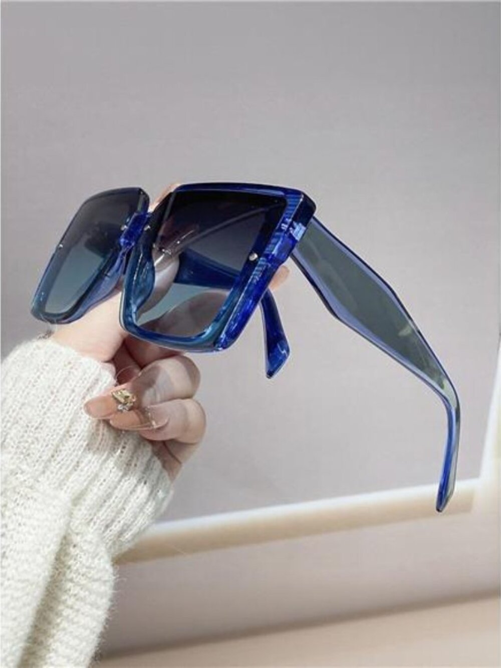 Oversized Gradient Square Sunglasses - Picture 3 of 8